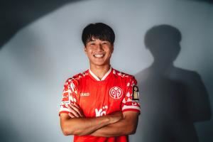 登陸德甲！官方：23歲日本中場川崎颯太租借美因茨，有買斷條款