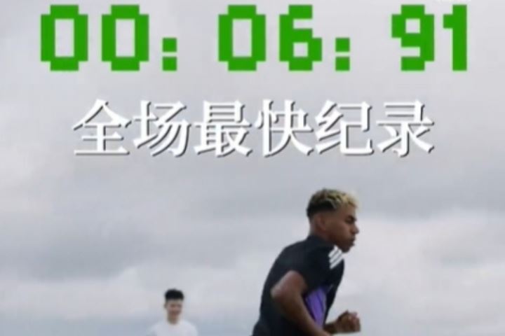 滿分??亞馬爾嘗試足球單招運(yùn)球過(guò)桿項(xiàng)目mini版，6.91秒完成