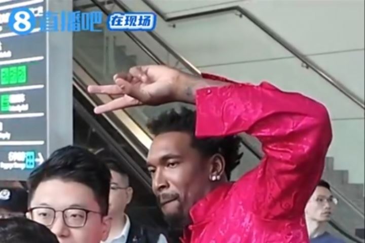 蒙大將軍來了！蒙克唐裝造型空降廣州 開啟個人首次中國行