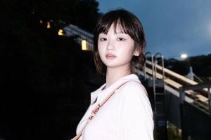 楊瀚森緋聞女友曬韓國游美照 充電寶上有?小楊的卡通形象貼紙