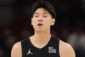還挺巧??河村勇輝選8號&崔永熙此前在籃網(wǎng)也是8號 楊瀚森是16號