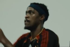 鐵桿紅黑??西卡穿卡卡米蘭球衣訓(xùn)練 連中15記投籃彈無虛發(fā)??