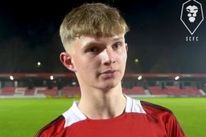 記者：利物浦敲定17歲英格蘭前鋒賴特，紅軍在競爭中擊敗阿森納