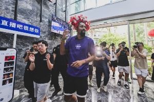 NBA球星丁威迪空降 沉浸式體驗(yàn)閩南文化 學(xué)會(huì)愛(ài)拼才會(huì)贏！