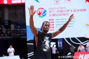 中國小學生籃球聯賽全國總訓練營收官 巴特勒粉絲見面會點燃全場