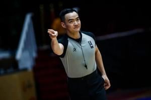 再次亮相！CBA上賽季十佳裁判員孫健將吹罰日本vs伊朗亞洲杯