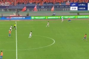 技術(shù)優(yōu)勢！瓦科邊路1v2過人后被拉拽放倒，制造對手黃牌