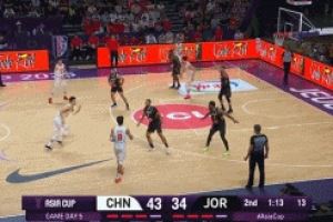 趙睿外線(xiàn)三分出手造成對(duì)手三分犯規(guī) 三罰全中