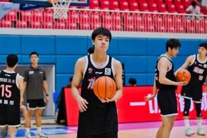 廣州加時(shí)2分憾負(fù)吉林 CBA夏季聯(lián)賽啟東站兩勝一負(fù)收官