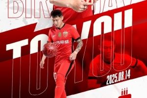 今天是海港足球俱樂(lè)部一線隊(duì)球員馮勁的生日，讓我們祝他生日快樂(lè)
