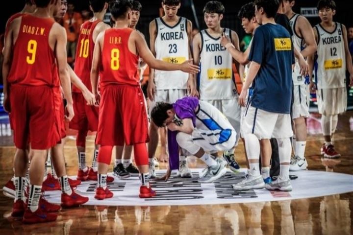 李賢重又哭了??7年前就曾被中國(guó)隊(duì)打哭 彼時(shí)拿下33分10板6助4斷