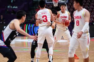 媒體人：中國男籃一貫都是頭重腳輕 后衛(wèi)在亞洲一直沒什么優(yōu)勢