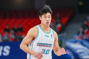 ：天津男籃與鋒線何思雨簽下為期3年C類合同