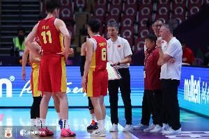 體壇周報(bào)：最團(tuán)結(jié)的中國男籃背后，是沖破質(zhì)疑的郭士強(qiáng)