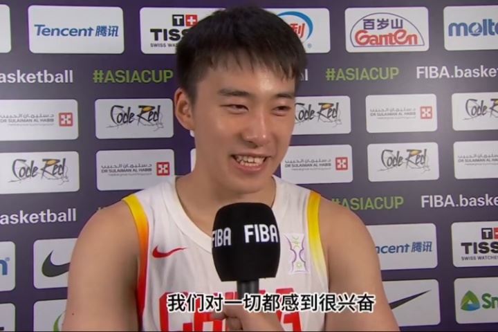 長期留洋的結(jié)果！王俊杰賽后接受FIBA采訪 流利英文對答如流