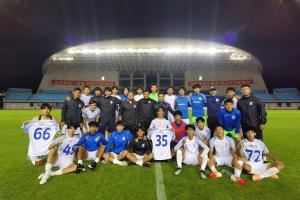 出其不意??申花U21球員和新上演“貝克漢姆”式后場超級吊門！