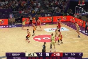 延續(xù)上場(chǎng)狀態(tài)！胡明軒成功切球后投進(jìn)追身三分打停澳大利亞