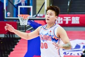 媒體人：首鋼今夏一直在尋找國產(chǎn)后衛(wèi) 新疆尊重球員意愿促成轉(zhuǎn)會