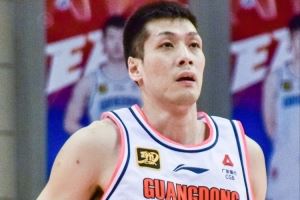 媒體人：CBA同位置球員中不如韓德君、任駿飛、黃榮奇的大有人在