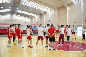 還剩16名球員！王佳琦和周靜均因傷暫時(shí)退出中國女籃集訓(xùn)