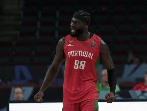 難阻失利！科塔19分鐘12中7拿到16分7板1帽 罰球4中2
