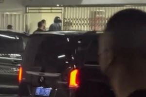 凌晨時(shí)分球迷在成都機(jī)場出口歡迎詹姆斯 酒店地下車庫看到詹姆斯
