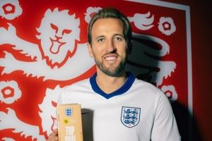 連續(xù)6年獲獎！官方：凱恩當(dāng)選英格蘭隊2024-25賽季最佳射手
