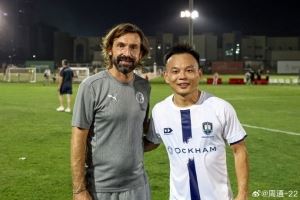 周通曬與皮爾洛合影：見到兒時的偶像????