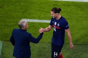 記者：當(dāng)?shù)貢r間明日中午12:00，拉比奧特將在AC米蘭正式亮相