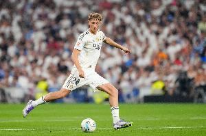 20歲152天，赫伊森是自08年以來皇馬西甲被罰下最年輕球員