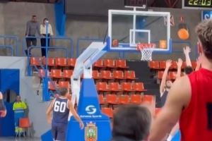 余嘉豪拋投被誤判！媒體人：西乙裁判夠業(yè)余 是否有效都得看回放