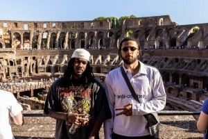 生活真美好！康寧漢姆曬意大利游客照 游玩期間不忘訓(xùn)練