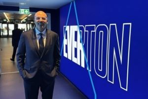 牌面！基德現(xiàn)場觀看英超埃弗頓比賽 俱樂部CEO親自接待