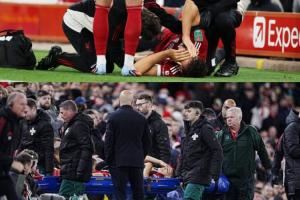 首秀被擔(dān)架抬下！斯基拉：萊奧尼膝蓋受傷，疑似遭遇十字韌帶損傷