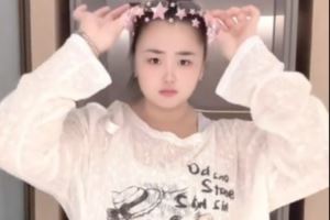 劉禹彤曬舞蹈視頻：別問為什么摘眼鏡 因?yàn)榉垂??