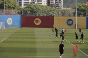 巴薩對陣奧維耶多賽前最后一練，萊萬帥氣凌空側鉤破門