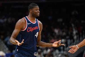 生涯場均6.8分5.4板！Scotto：爵士和18年6號秀班巴達成簽約協(xié)議