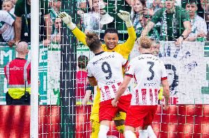 點(diǎn)球殺手！弗賴堡門(mén)將連續(xù)5次撲出點(diǎn)球，創(chuàng)德甲歷史記錄