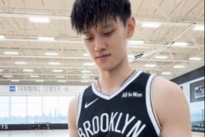 來自哈爾濱的曾凡博當(dāng)評委 來評評籃網(wǎng)隊(duì)友們的東北話