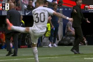 年輕氣盛??18歲馬斯坦托諾德比吞慘敗 尾聲爆射場(chǎng)邊染黃+引沖突