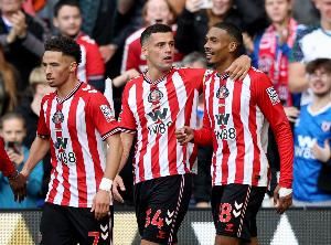 6輪11分暫居第三，桑德蘭成12-13賽季來(lái)前6輪積分最多的升班馬