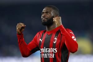 羅馬諾：米蘭滿意托莫里的表現(xiàn)，已與球員團隊展開續(xù)約談判