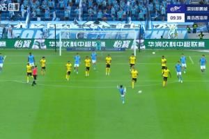 有點逆天！張衛(wèi)凌空打門踢呲直接送對手反擊，戴維森單刀挑射破門