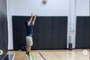 ??三分手型不錯！Shams更新社媒曬自己在休賽期打球視頻