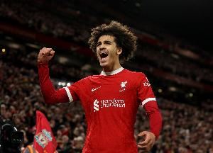 官方：利物浦醫(yī)療團(tuán)隊(duì)將在今天評估小將杰登-丹斯的傷情