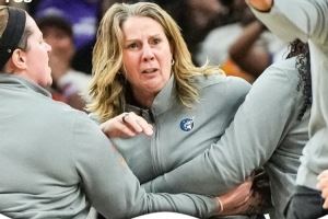 因不滿判罰追逐辱罵裁判！里夫被罰WNBA歷史最大罰單15000美元！