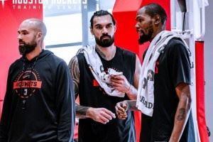 火箭官方曬訓(xùn)練照：杜蘭特亞當(dāng)斯互動(dòng) 申京阿門在列 奧科吉太壯了