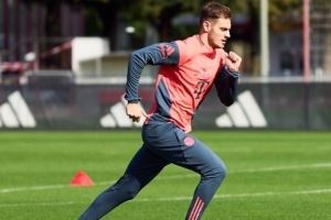 拜仁官方：斯坦尼西奇今天再次進行跑步訓練，積極康復(fù)中