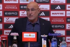 德拉富恩特回應(yīng)記者：你踢球有不疼的時(shí)候嗎？亞馬爾的不適很正常