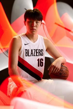 和克林根的化學(xué)反應(yīng)？楊瀚森回記者：去告訴比盧普斯我們要打雙塔